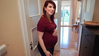 Avrupalı Kızıl Saçlı Kadın, Sert Hamilelik Seks Için Para Alıyor