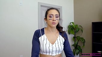 Lauren Phillips'In Üvey Kızı Altın Bilet Eğlencesine Katılıyor