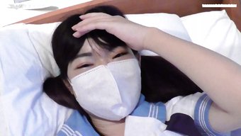 Japon Üniversite Kızı Ev Yapımı Bir Videoda Mastürbasyon Yapıyor