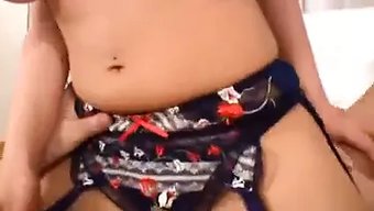 Azgın Asyalı Milf Ruri, Büyük Göğüslerini Ve Sıkı Poposunu Sergiliyor