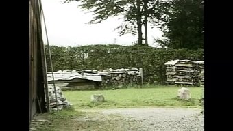 Heidi'Nin Ormanda Karşılaşması Ve Vintage Alman Videosunda Grup Seks