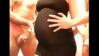 Afrikalı Amerikalı Hamile Kadın, Grup Seks Sırasında Spermlerle Kaplanıyor