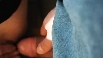 Tatlı Milf Amatör Video Sırasında Zevkle Inliyor