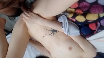 Erkek Arkadaşımın Islak Vajinamda Bana Bir Creampie Vermesine Güveniyorum