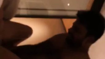 Sıkı Popolu Genç Ev Yapımı Bir Videoda Öğretmeni Tarafından Beceriliyor