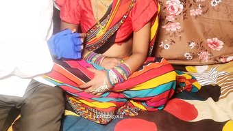 Saree'Deki Olgun Hint Bhabhi, Hindi Sesli Konuşmada Anal Ve Kirli Konuşma Alıyor