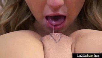 Lezbiyen Sevgililer Lily Rader Ve Naomi Woods, Popo Yalama Ve Göğüs Oyunuyla Kendilerini Şımartıyorlar
