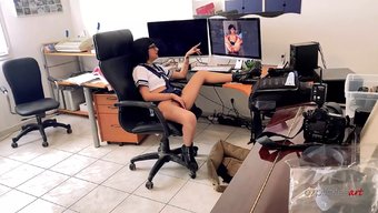 Bu Komik Pov Videosunda Ağzına Ve Ağzına Boşalma Sikişi