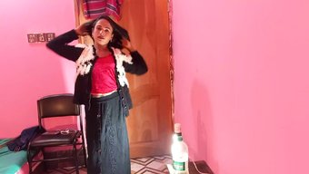 Büyük Doğal Göğüslü Bebek, Asyalı Bengali Amcığıyla Dörtlüde Sikişiyor
