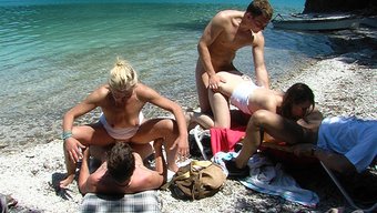 Alman Esmerlerle Vahşi Açık Hava Grup Seks Partisi