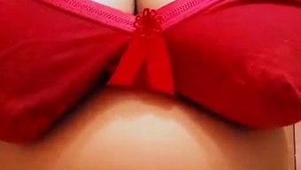 Amatör Webcam Modeli Layla'Nın Erotik Traş Seansı