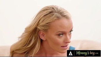Adam, Üvey Annesi Ve Seksi Komşusu Tarafından Ateşli Bir Ffm Üçlüde Cezalandırılıyor.