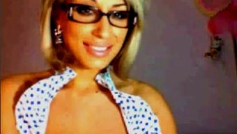 Alison'Un Doğal Büyük Göğüsleriyle Kışkırtıcı Webcam Şovu