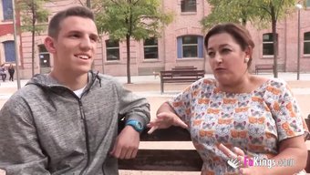 Büyük Memeli Sikiş: 18'Lik Öğretmen Sert Sikişiyor