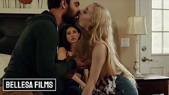 Genç Göğüslü Güzellikler Jane Wilde Ve Emma Straletto, Ekstra Yarakla Vahşi Üçlüde Kendilerini Şımartıyorlar