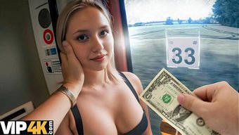 Sarışın Bomba Jessie Ames, Tren Istasyonunda Para Karşılığı Sikişti.