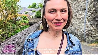 Yabancı Tehlikesi  -  Boşanmış Kıllı Milf Amy Lustful Libertines Suratına Işiyor.
