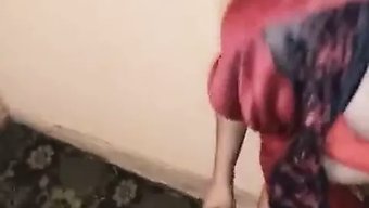 Genç Üniversiteli Preeti Büyük Poposunu Ve Cowgirl Yeteneklerini Sergiliyor