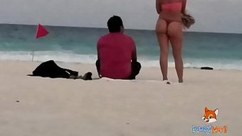 Hotwife Ve Halka Açık Plaj Tangası Eylemiyle Heyecan Verici Bir Macera