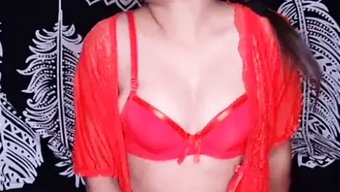 Bikini Giymiş Karısı Kocası Tarafından Sikişiyor Ve Yalanıyor