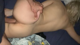 Dövmeli Esmer Bebek, Üvey Kız Kardeşi Tarafından Becerilirken Izleyin