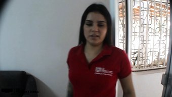 Hanımefendi Ve Üvey Kızı, Üvey Ebeveynleri Yokken Sıcak Seksin Tadını Çıkarıyorlar