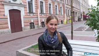 Sabrina Moore'Un Amatör Genç Mastürbasyonu Ve Oral Seks