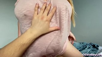Büyük Popolu Üvey Kız Kardeş, Hd Porno Videosunda Sert Beceriliyor