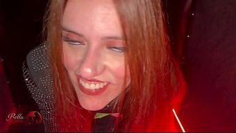Swinger Karı, Gloryhole'U Ortak Seks Ortamına Çeviriyor.