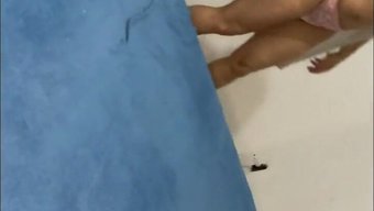Amatör Milf, Oral Seks Yaparken Çok Fazla Zevk Alıyor