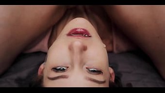 Amirah Adara Ve Tiffany Tatum, Amirah Bir Canavar Tarafından Ele Geçirilirken Lezbiyen Seks Yapıyorlar