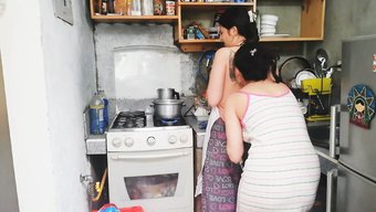 Genç (18+), Mutfakta Amını Yalatıp Siktiriyor