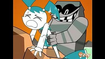 Genç Robot Gangbang Yapıyor Ve Yüzüne Boşalıyor