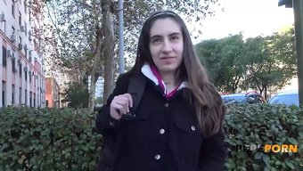 Carolina, Vahşi Bir Yolculuktan Önce Zevkle Bir Ders Alıyor