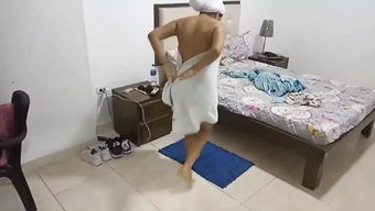 Büyük Göğüslü Ve Büyük Popolu Latin Kadın Penise Hayır Diyor