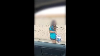 Üniversiteli Kız Eski Bir Sapıkla Ilk Kez Eğleniyor