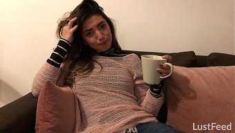Tatlı Meksikalı Porno Yıldızı Frida Sante’nin Ev Yapımı Videosunda Amına Kadar Siktiriliyor.