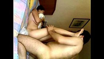 Amatör Azeri Güzeli Sıcak Solo Videoda