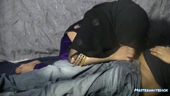 Üvey Oğlu Tarafından Porno Izlerken Yakalanan Bir Hintli Milf Yoğun Anal Buluşmaya Yol Açar.