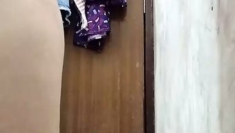 Bu Sıcak Hint Teyzesinin Partneri Tarafından Anal Olarak Becerildiğini Ve Parmaklandığını Izleyin