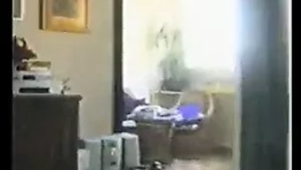 Büyük Yarrağı Ve Retro Tarzıyla Eski Bosna Ev Yapımı Porno