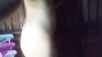 Biseksüel Karısı Amatör Ev Yapımı Videoyla Gözetlemenin Tadını Çıkarıyor