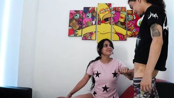 18 Yaşındaki Latin Kız, Ev Yapımı Bir Videoda Baştan Çıkarılıyor Ve Sikişiyor