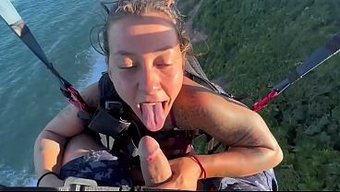 Askılı Planörün Güvertesinde Ateşli Interracial Aksiyon, Saf Adrenalin Patlaması!