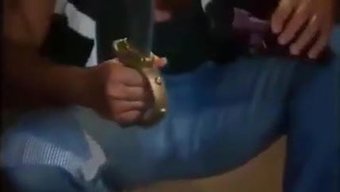 Olgun Hintli Kadın Avrupalı Sevgilisinden El Işi Alıyor
