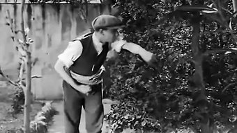 Vintage Porno Çiftiyle Retro Açık Hava Seks Sahnesi