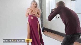 Sarışın Güzellik Lana Rose'Un Erotik Fotoğraf Çekimi Vahşi Bir Karşılaşmaya Dönüşüyor - Brazzers