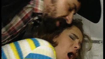 Bir Milf'In Üvey Babası Için Oral Ve Anal Zevki