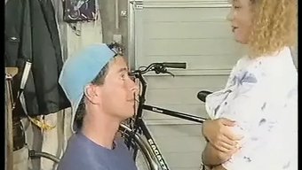 Üvey Kız Kardeşimi Çıplak Bırak Ve Onu Yakın Çekimde Becer