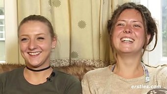 Sofie'Nin Ilk Lezbiyen Deneyimi, Duyusal Bir Masaj Ve Oral Seksle.